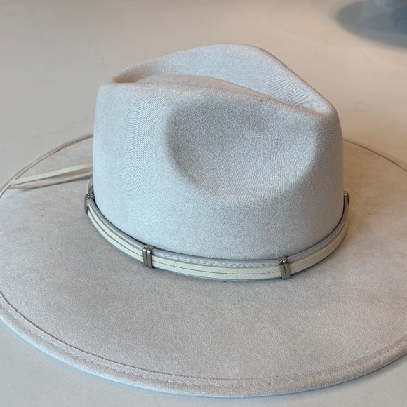 Ivory Wide-Brim Felt Hat โ Western/Boho Style - Picture 4 of 6